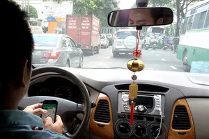 Các bộ ý kiến trái chiều về Uber, Grab