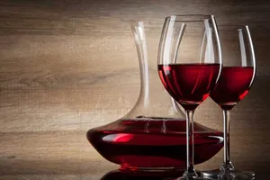 5 ly rượu vang đỏ mỗi tháng tăng khả năng thụ thai