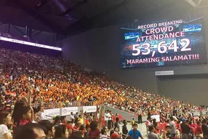 Mưa gôn ở Futsal và kỷ lục TG bóng rổ ở Philippines