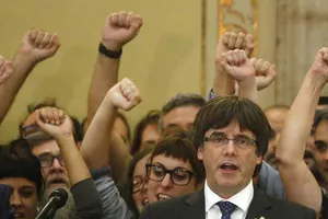 Catalonia: Chấp nhận hiện thực hay kháng lệnh?