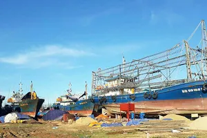 Trễ hạn sửa tàu thép, phải bồi thường cho dân