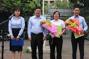 Cán bộ không nhận phong bì, được dân khen