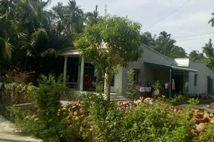 Vô cớ giữ giấy đỏ của dân