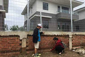 Dân kêu chủ dự án lấp kênh