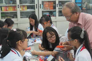 Chuẩn bị thi cuối cấp: Thầy, trò hoang mang