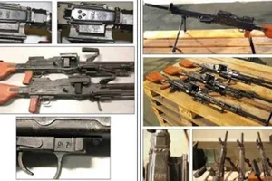 Tàu khu trục Pháp chặn tàu chở súng máy Triều Tiên