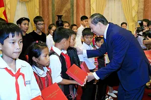 Chủ tịch nước gặp đại biểu chương trình ‘Chia sẻ cùng thầy cô'