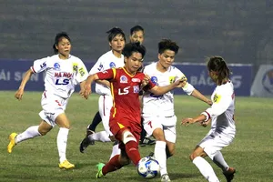 Đương kim vô địch xây chắc ngôi đầu