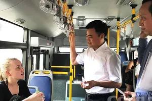 ‘Xử nghiêm việc ‘làm luật’ ở các bến xe buýt’