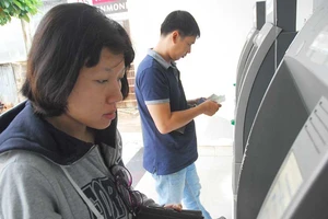 Mỗi ngày chỉ được rút 5 triệu: Quá bất tiện!