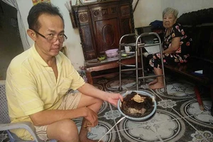 Uống nước nhiễm phèn giữa thành phố