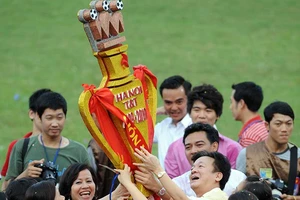 Vòng cuối V-League 2017: Cúp trong tay bầu Hiển
