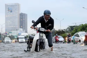 Vì sao chưa sửa được đường Nguyễn Hữu Cảnh?