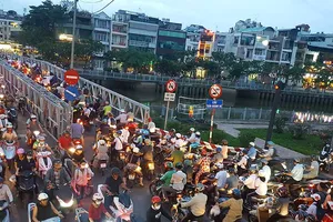 Nghịch lý 2 cây cầu trên kênh Nhiêu Lộc - Thị Nghè