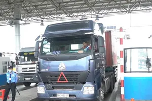 Sáng 3-12, tài xế phản đối, BOT Cai Lậy lại xả trạm