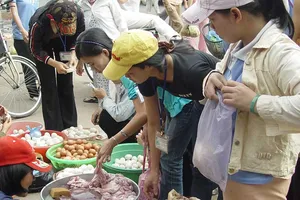 Pín dê, lòng heo… hết đường vào Việt Nam