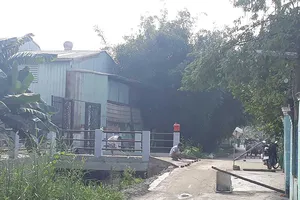 Xây cầu qua con rạch ảnh hưởng đến hộ xung quanh