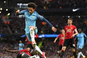 Derby Manchester: Mou hơn võ mồm, Pep hơn gì?