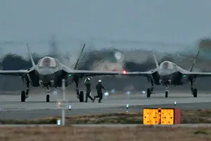 Nhật Bản ráo riết mua thêm tên lửa tầm xa