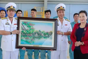 Chủ tịch QH Nguyễn Thị Kim Ngân thăm các đơnvị hải quân