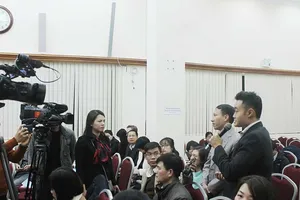 6 tiếng tranh cãi căng thẳng vì Uber, Grab