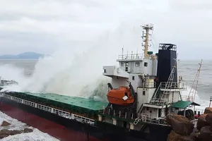 Thương vụ mua bán tàu đắm bất thường