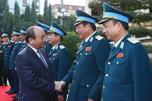Thủ tướng thăm Quân chủng Phòng không-Không quân