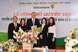 Ngân hàng Việt chi tiền tỉ thuê sếp ngoại
