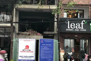 Một cán bộ Đà Nẵng xin xây ban công lấn vỉa hè