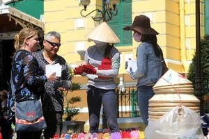 Vương cung Thánh đường, phố thiệp độc giữa Sài Gòn