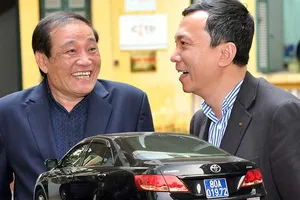 Xe Camry biển trắng ‘biến’ thành biển xanh 80A