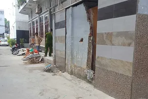 Bức xúc vì hàng xóm trổ nhiều cửa