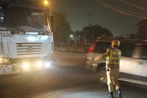 CSGT Hà Nội siết kiểm tra xe quá tải dịp cận Tết