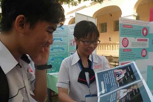 Học sinh cầu cứu: ‘Hãy cho em được ngủ’!