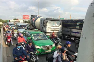 Kẹt xe nghiêm trọng khu vực phía Đông Sài Gòn