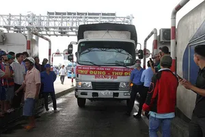 Tài xế phản đối, BOT Cần Thơ-Phụng Hiệp phải xả trạm