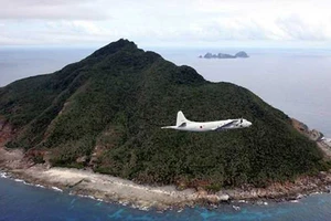 Tàu chiến Trung Quốc vờn Senkaku, Nhật tức giận