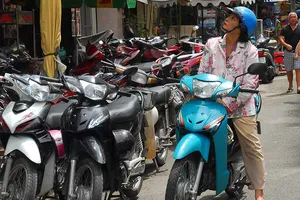 Dẹp bãi xe ở quận 1: Không thể ‘đùng một cái’