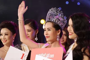 Đòi tước vương miện, xin hỏi cục trưởng dùng luật nào?