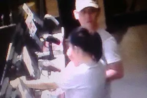 Không trả iPhone bỏ quên trong tiệm McDonald’s