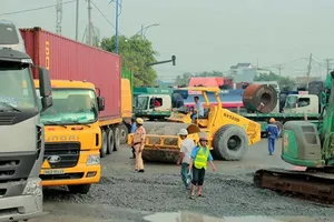 Kẹt xe khủng khiếp ở cửa ngõ phía Đông