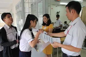 Nửa lo nửa mừng với đề thi tham khảo