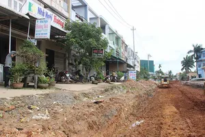 4 năm làm không xong 300 m đường