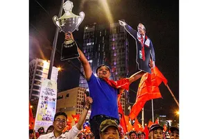 Ông Park không cao nhưng ai cũng phải ngước nhìn!