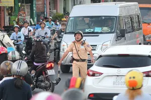 CSGT TP.HCM gồng mình với kẹt xe