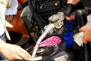 Thuế chưa hợp lý, đại lý xăng dầu lợi hàng ngàn tỉ