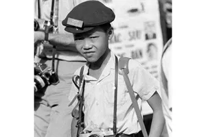 11 tuổi chụp ảnh chiến tranh chấn động thế giới