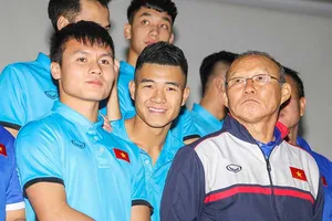 Giữ đôi chân dưới mặt đất