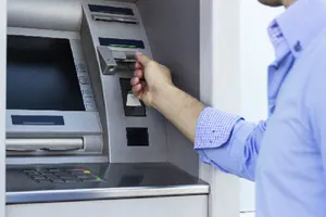 Ngân hàng chặn giao dịch ATM vào ban đêm?