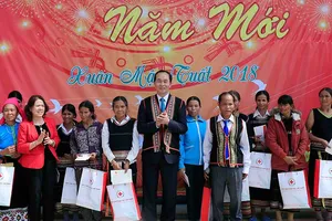 Chủ tịch nước thăm, làm việc, chúc Tết tại Kon Tum